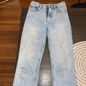 Abercrombie Ultra High Rise 90’s Straight Jean Size 24/00 Short